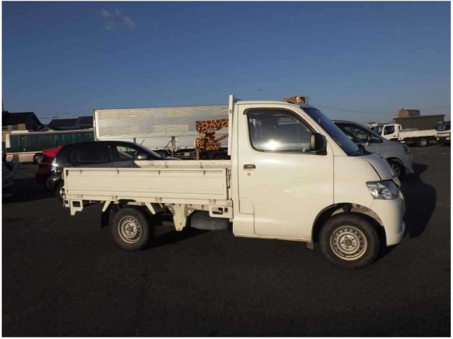 LITE ACE TRUCK DX XEDITION1