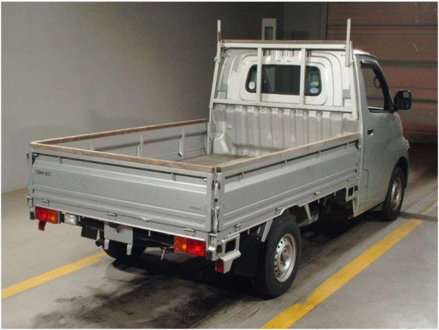 TOWN ACE TRUCK 2