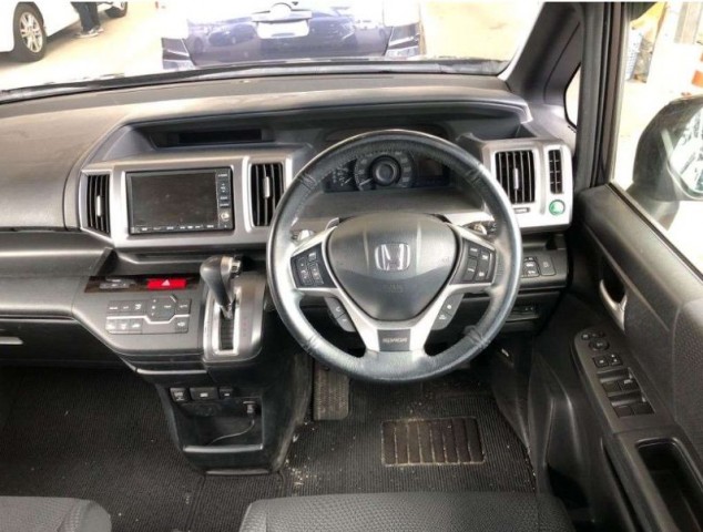 STEP WAGON　SPADA Z INTERNAVI SELECTION6