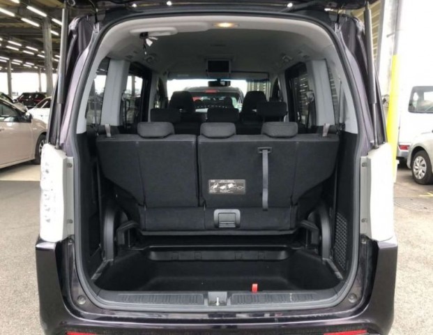 STEP WAGON　SPADA Z INTERNAVI SELECTION8