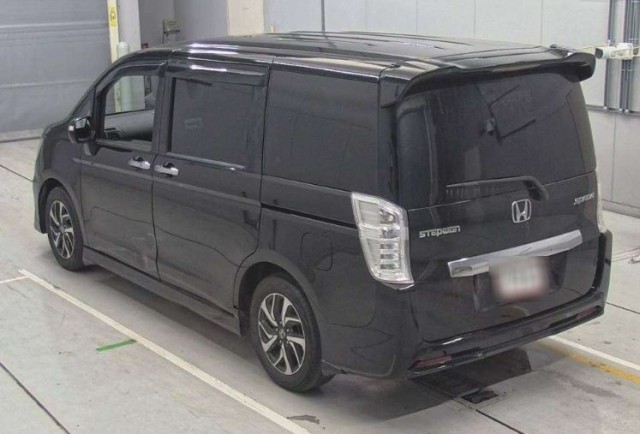 STEP WAGON SPADA Z6