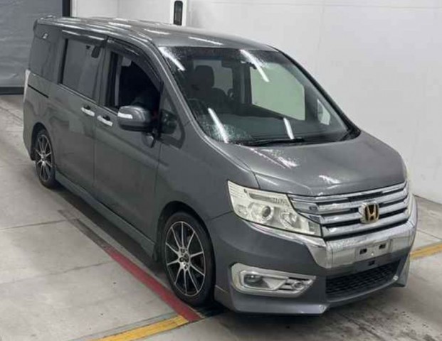 STEP WAGON SPADA Z1