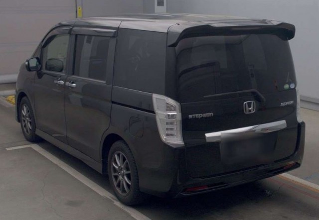 STEP WAGON SUPADA Z4