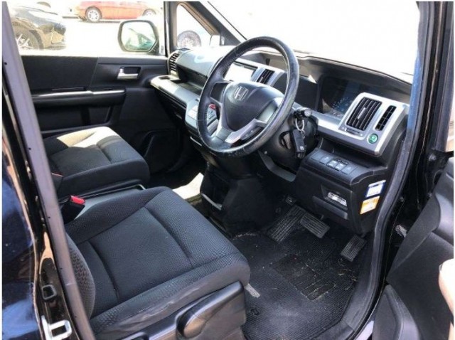 STEP WAGON SUPADA Z5