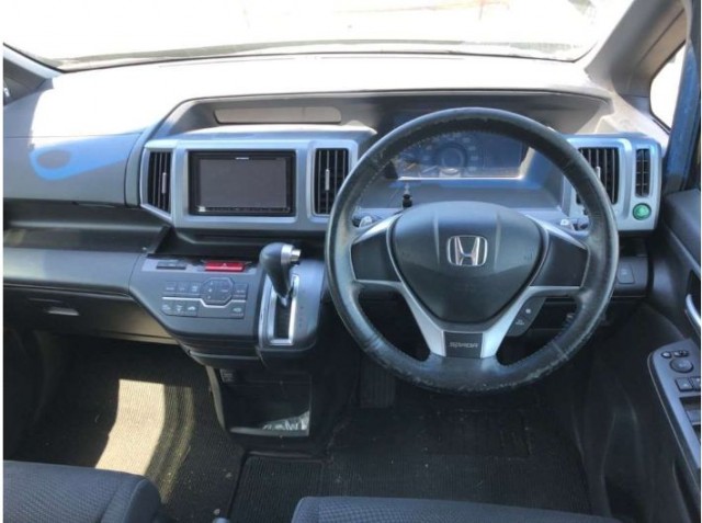 STEP WAGON SUPADA Z6