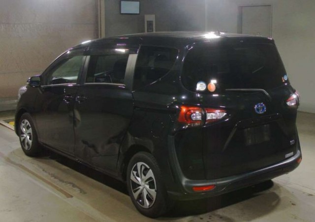 SIENTA HYBRID G CUERO4