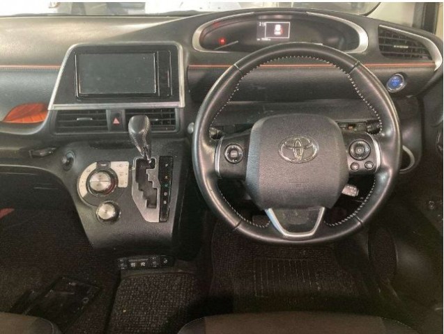 SIENTA HYBRID G CUERO6